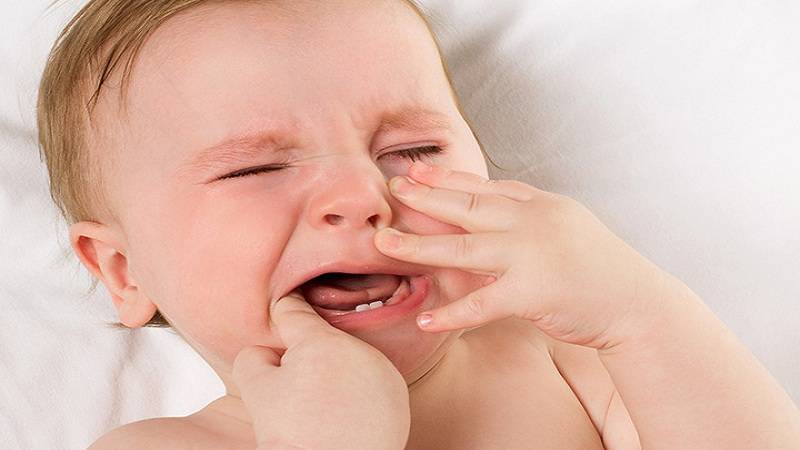 بهترین روش های کاهش درد دندان درآوردن کودکان