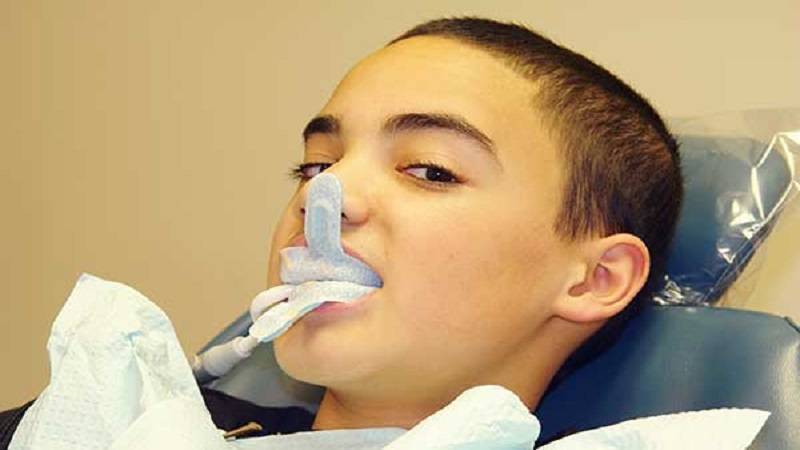 دندانپزشک کودکان اصفهان | روش انجام فلوراید درمانی